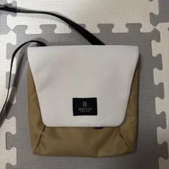MILESTO フラップショルダーバッグ ホワイト/ベージュのサムネイル
