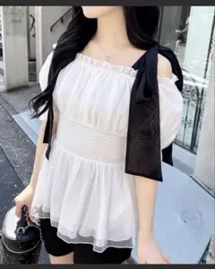 肩リボンオフショルブラウス