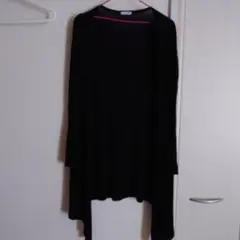 黒の長袖カーディガン