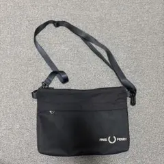 【最終値下げ】FRED Perry フレッドペリー ショルダーバッグ　ネイビー