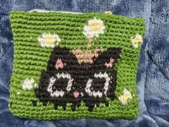 黒猫刺繍ポーチ