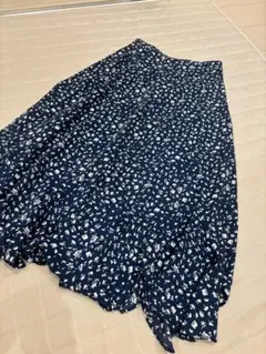 ナチュラルビューティーベーシック　ネイビー 花柄 フレアロングスカート