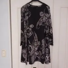 綺麗な焦げ茶色のペイズリー柄のチュニック