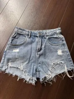 ダメージデニムショートパンツのサムネイル