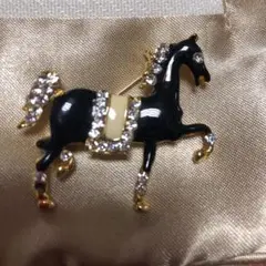 ブローチ