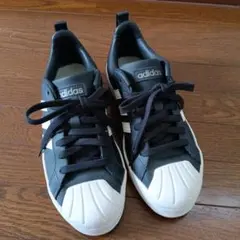 adidas スニーカー ブラック ホワイト　23㌢のサムネイル