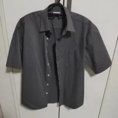 GU半袖シャツ グレー XSサイズのサムネイル