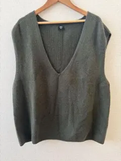 ユニクロ　ベスト　スフレヤーン　グリーン