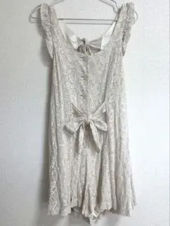 SNIDEL スナイデル 花柄レース ロンパース ミニ丈 薄ベージュ