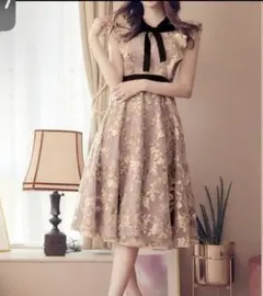 ベージュ フラワー刺繍 Aラインドレス