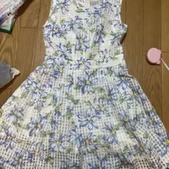 イング　花柄ノースリーブ膝丈ワンピース