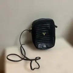 MARIO VALENTINOブラックストライプ　ミニショルダーバッグ Vロゴ