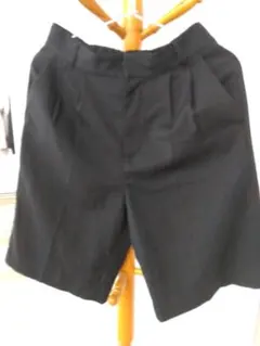 121.黒 テーパード ハーフパンツ