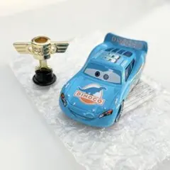 【新品】ライトニング・マックイーン ミニカーとトロフィーセット