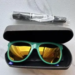 スポーツサングラス 緑色フレーム 金色ミラーのサムネイル