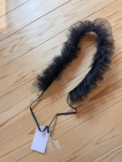 新品未使用！フリル付きブラックチュール　スマホショルダー