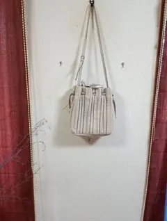 ZARA プリーツ ショルダーバッグ ベージュのサムネイル