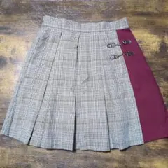 アクシーズファム　チェックミニスカート　赤系　バックル付きバイカラー