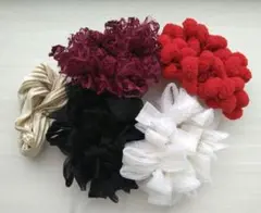 シュシュ4つ、ワイヤーポニー1つ　ヘアアクセサリーまとめ