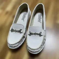 ホワイトモカシンシューズ シルバー金具付き　未使用