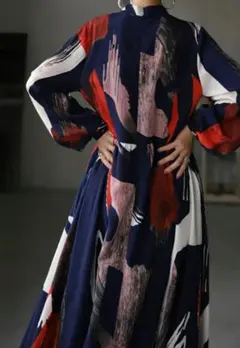 【antiqua】アンティカ　ロングワンピース　アート柄 ドラマティック