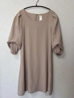 【MURUA】ワンピース　ベージュ　結婚式のサムネイル