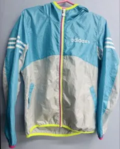 adidas フード付きウィンドブレーカー