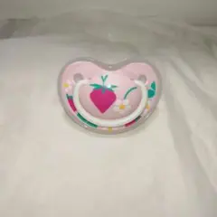 いちごデザインのおしゃぶり