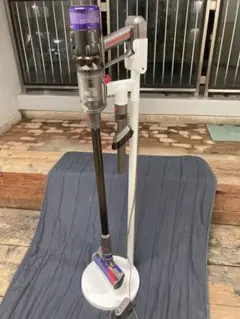 Dyson 本体micro1、5kg sv21 充電スタンド付きのサムネイル