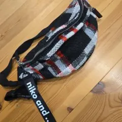 niko and ... チェック柄 ボディバッグ