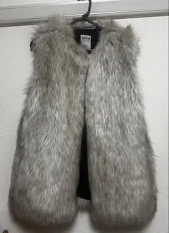 グレー ベージュ　ファーベスト ノースリーブ