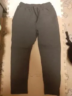 グレー スウェットパンツ