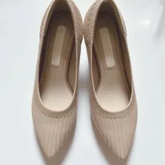 【美品】NUOVO プレーンニットパンプス ベージュのサムネイル