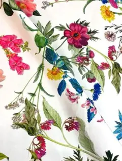 2m以上で割引中✨洋服高級生地　花柄　白　幅146cm ポリエステル100%