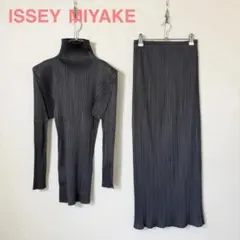 ISSEY MIYAKE プリーツ ハイネック セットアップのサムネイル