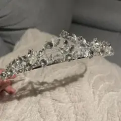 【ほぼ未使用】クリスタル調 ティアラ