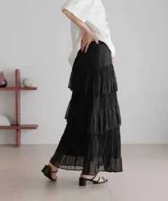 【新品タグ付き】ローリーズファーム　アシメティアードプリーツスカート　ブラック