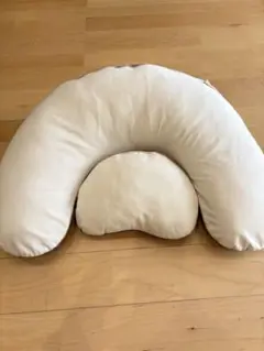 エールべべ　授乳クッション