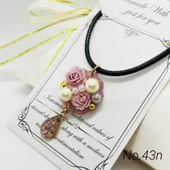 ハンドメイドレジンネックレス　薔薇のビジューとパール　シェルドロップ　パープル