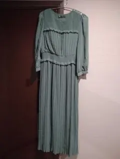 ZARA グリーン プリーツロングワンピース