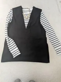 黒深いVネックベスト　ブラック 大きいポケット