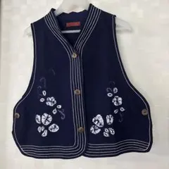 刺繍入りネイビーベスト