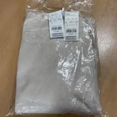 エニィシス　ベージュ　スーツ　新品未使用