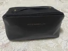 大きく開く　ポーチ ブラック