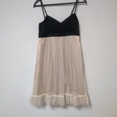 黒とベージュのスリップドレス