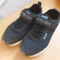 LIVRUSH ブラック スニーカー　21センチ