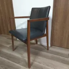 【ACTUSで購入】 RELATE ブラックレザーチェア肘掛けウォルナット