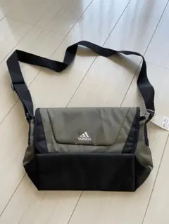 【新品】adidas ショルダーバッグ カーキ/ブラック