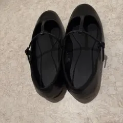 ストラップ付きブラックバレエシューズ 22.5cm