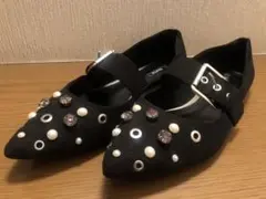 Bershka ビジュー付き　ローヒール　ブラックパンプスのサムネイル